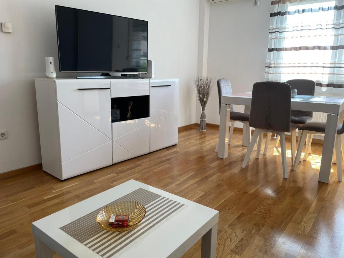 Paris -free Private Parking Apartment Novi Sad