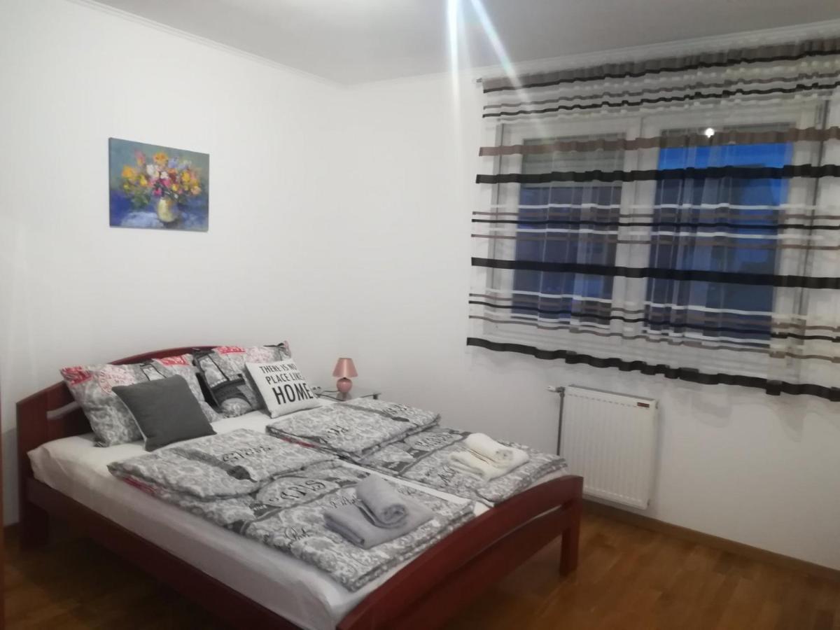 Paris -free Private Parking * Novi Sad